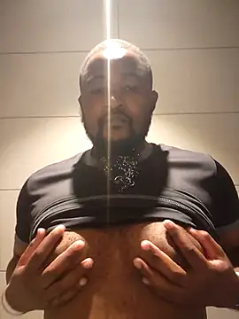 Snapshot of douksm chatting on March 7, 8:45 am douksm online show from March 7, 8:45 am