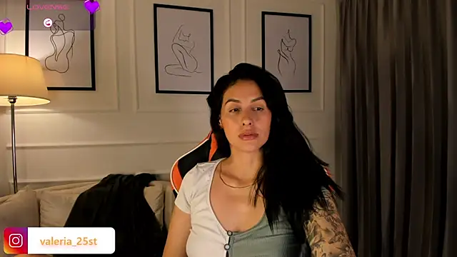 Snapshot of valeriia25_ chatting on March 7, 1:53 am valeriia25 online show from March 7, 1:53 am