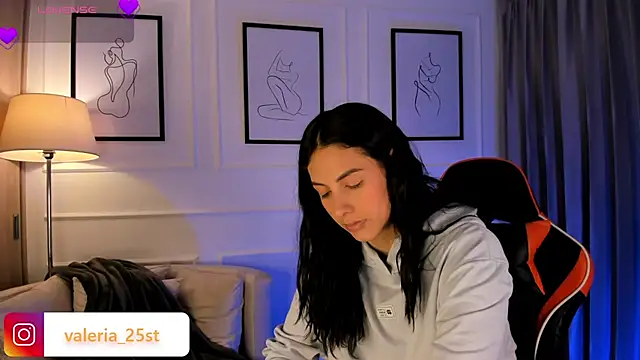 Snapshot of valeriia25_ chatting on March 12, 11:43 am valeriia25 online show from March 12, 11:43 am