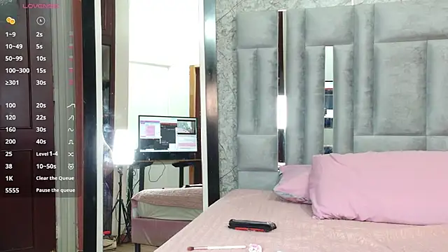 kinkylittlegirll online show from March 4, 7:32 pm