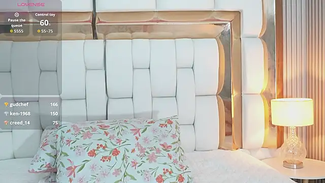 kinkylittlegirll online show from April 14, 2:49 am