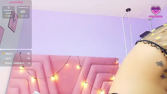 kinkylittlegirll online show from February 26, 2:44 am