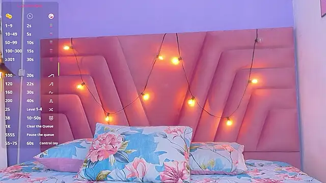 kinkylittlegirll online show from February 5, 2:51 am