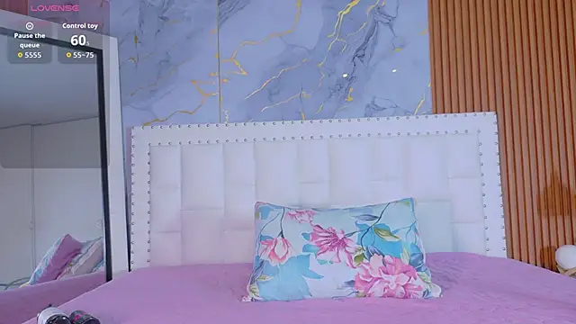 kinkylittlegirll online show from March 27, 2:42 am