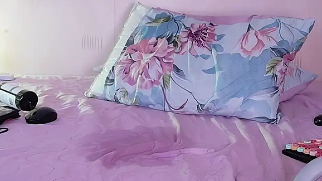 kinkylittlegirll online show from March 23, 12:33 am