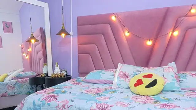 kinkylittlegirll online show from January 7, 2:49 am