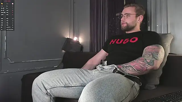 Snapshot of WayneWilson chatting on November 23, 4:44 am WayneWilson online show from November 23, 4:44 am