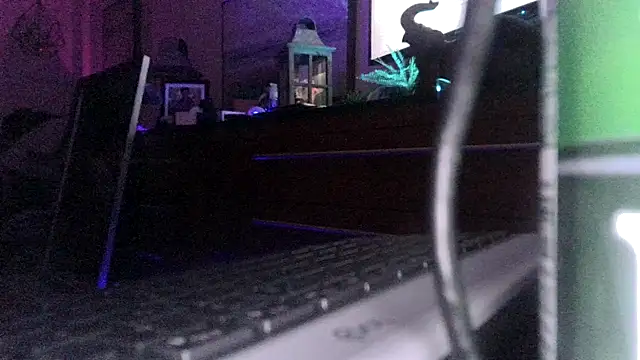 hotplombier online show from March 7, 6:42 am