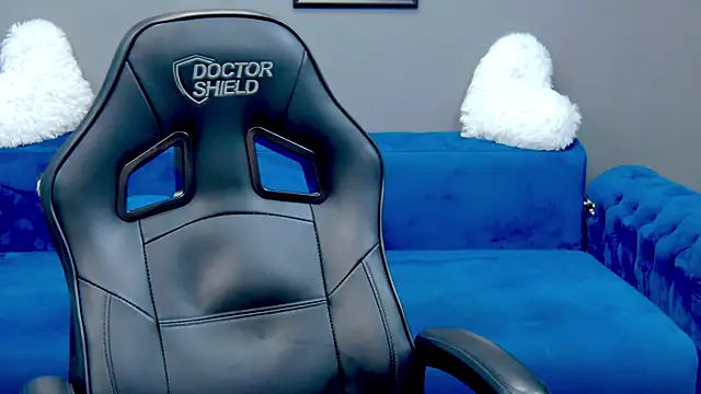 Katewalker  online show from March 6, 9:20 pm