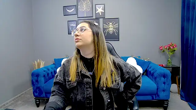 Katewalker  online show from March 4, 6:07 pm