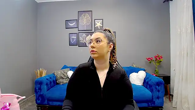 Katewalker  online show from February 26, 6:15 pm