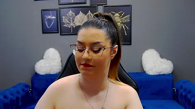 Katewalker  online show from February 6, 9:17 pm