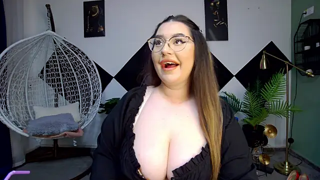 Katewalker  online show from May 8, 7:28 pm