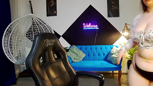 Katewalker  online show from April 30, 8:16 pm