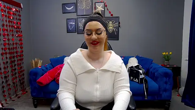 Katewalker  online show from February 13, 6:05 pm