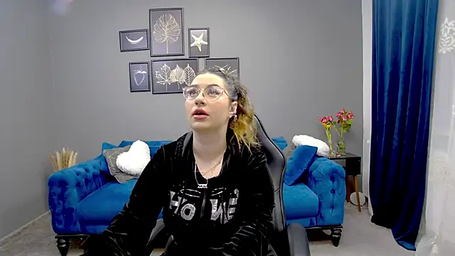 Katewalker  online show from March 19, 6:12 pm