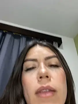 Snapshot of martina_contreras chatting on February 3, 9:08 am martina contreras online show from February 3, 9:08 am