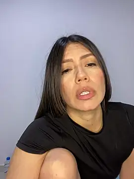 Snapshot of martina_contreras chatting on December 30, 6:09 am martina contreras online show from December 30, 6:09 am