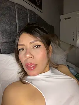 Snapshot of martina_contreras chatting on February 25, 6:13 am martina contreras online show from February 25, 6:13 am