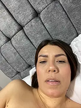 Snapshot of martina_contreras chatting on October 25, 6:12 am martina contreras online show from October 25, 6:12 am