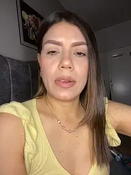 Snapshot of martina_contreras chatting on May 17, 5:07 am martina contreras online show from May 17, 5:07 am