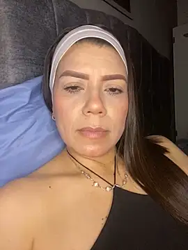 Snapshot of martina_contreras chatting on May 18, 4:07 am martina contreras online show from May 18, 4:07 am