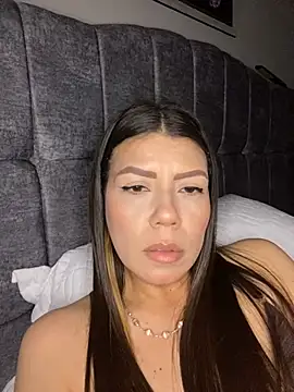 Snapshot of martina_contreras chatting on February 22, 6:16 am martina contreras online show from February 22, 6:16 am