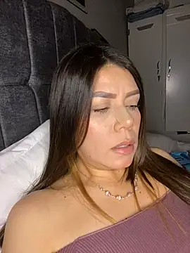 martina contreras online show from April 12, 5:11 am