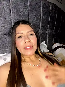 Snapshot of martina_contreras chatting on January 17, 3:10 am martina contreras online show from January 17, 3:10 am