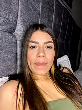 Snapshot of martina_contreras chatting on October 29, 5:06 am martina contreras online show from October 29, 5:06 am