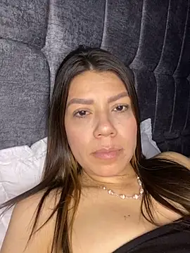 Snapshot of martina_contreras chatting on November 9, 2:10 pm martina contreras online show from November 9, 2:10 pm