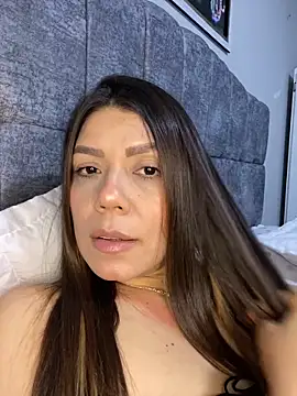 Snapshot of martina_contreras chatting on December 19, 3:10 am martina contreras online show from December 19, 3:10 am