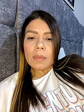 Snapshot of martina_contreras chatting on January 8, 12:05 am martina contreras online show from January 8, 12:05 am