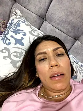 Snapshot of martina_contreras chatting on January 12, 3:57 am martina contreras online show from January 12, 3:57 am