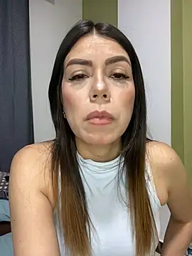 Snapshot of martina_contreras chatting on February 3, 6:02 am martina contreras online show from February 3, 6:02 am