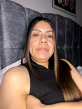 Snapshot of martina_contreras chatting on October 21, 5:07 am martina contreras online show from October 21, 5:07 am