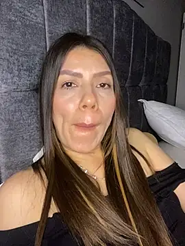 Snapshot of martina_contreras chatting on March 4, 4:09 am martina contreras online show from March 4, 4:09 am