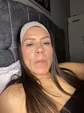 Snapshot of martina_contreras chatting on February 9, 4:10 am martina contreras online show from February 9, 4:10 am