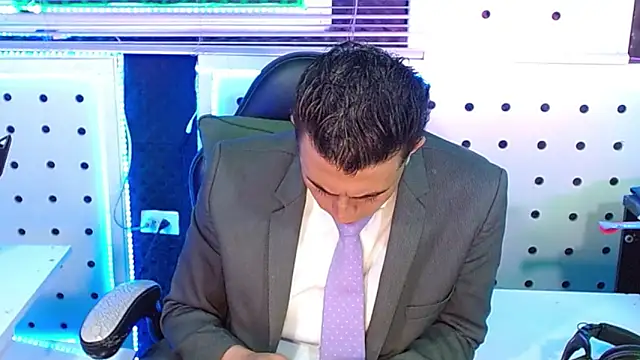 Darko0717 online show from December 16, 12:53 pm