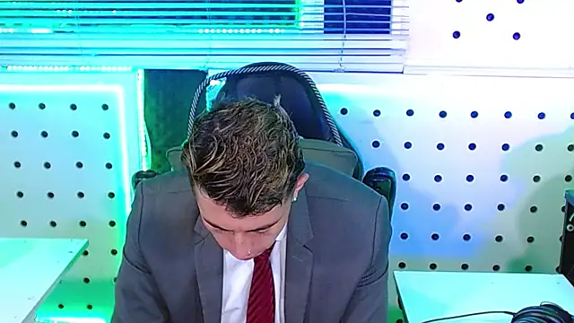 Darko0717 online show from November 6, 12:31 pm