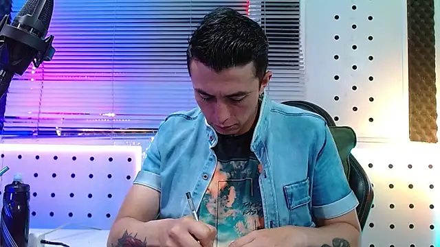 Darko0717 online show from April 4, 4:24 pm