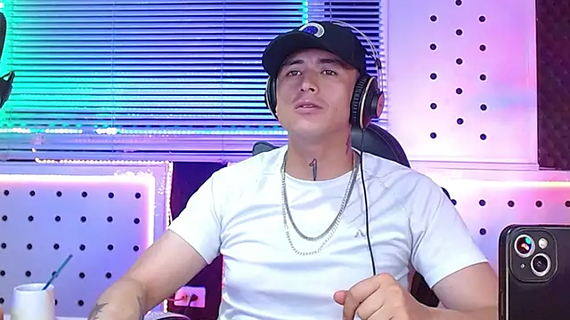 Darko0717 online show from March 6, 2:06 am