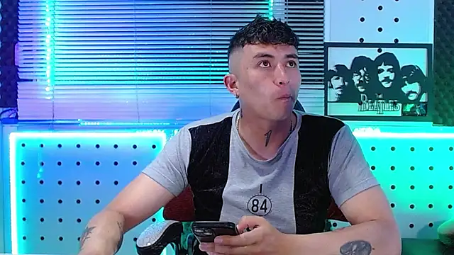 Snapshot of Darko0717 chatting on June 21, 12:16 am Darko0717 online show from June 21, 12:16 am