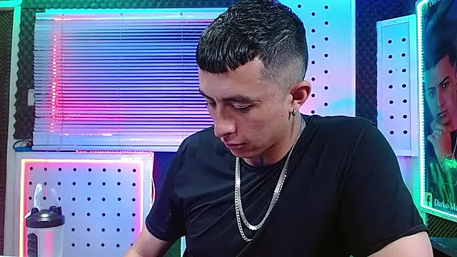 Darko0717 online show from February 24, 11:27 pm