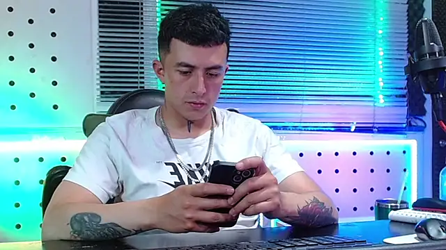 Darko0717 online show from March 19, 2:22 am