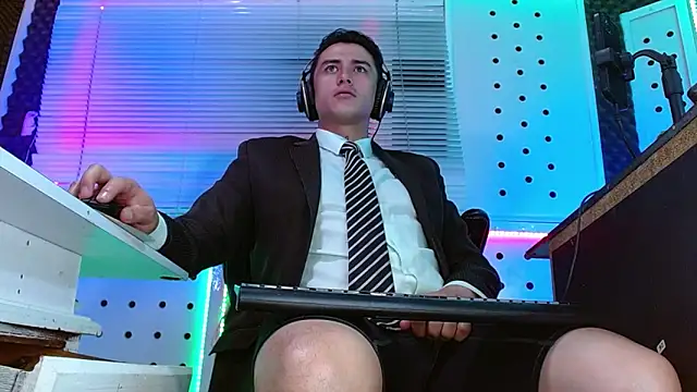 Darko0717 online show from May 18, 2:01 am
