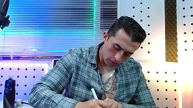 Darko0717 online show from April 3, 4:13 pm