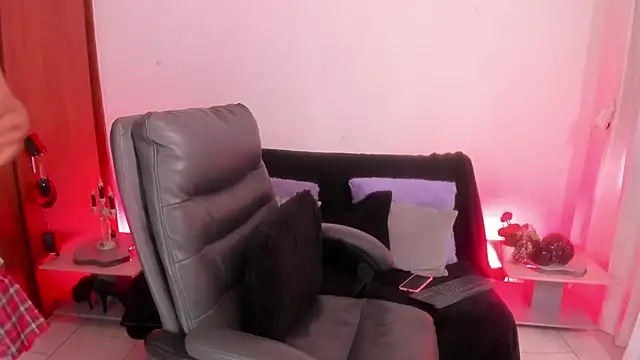 Cata green online show from October 31, 8:38 pm