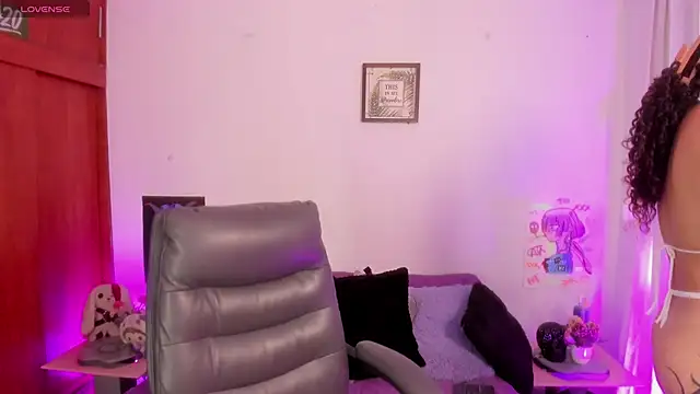 Snapshot of Cata_green chatting on February 2, 8:19 pm Cata green online show from February 2, 8:19 pm