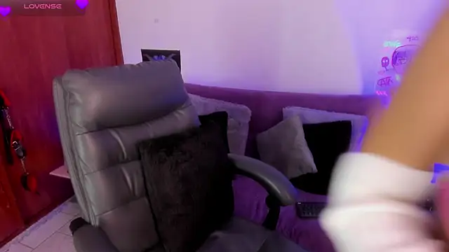 Snapshot of Cata_green chatting on February 10, 7:57 pm Cata green online show from February 10, 7:57 pm